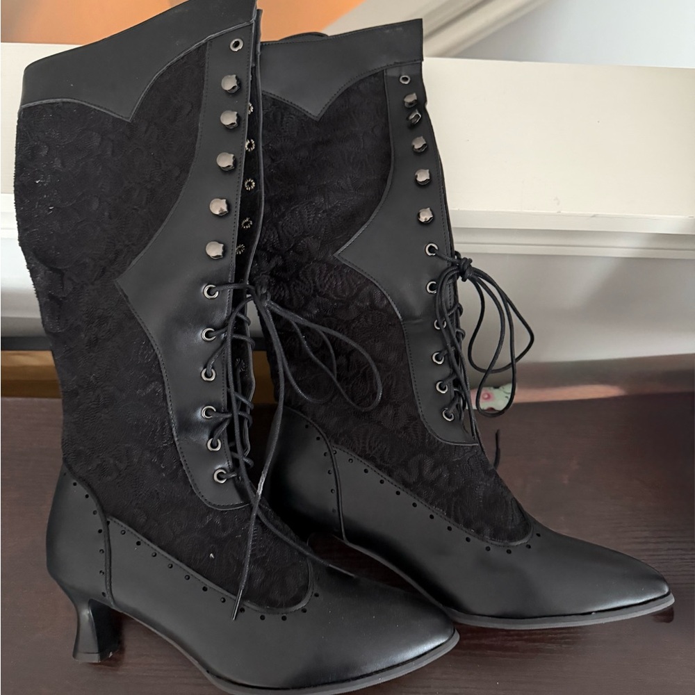 Vintage Black Lace-Up Women's Boots